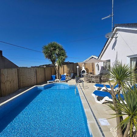 Family Bungalow With Private Pool Kilgetty Esterno foto