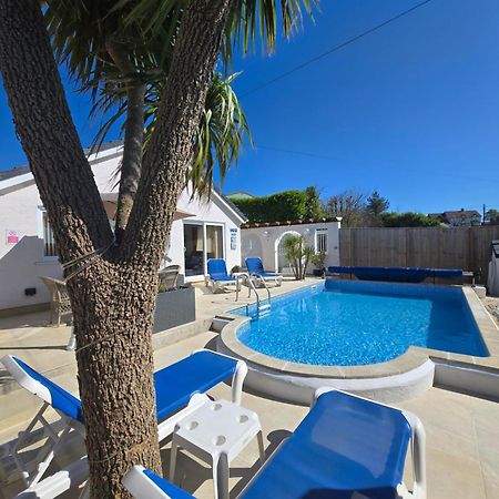 Family Bungalow With Private Pool Kilgetty Esterno foto