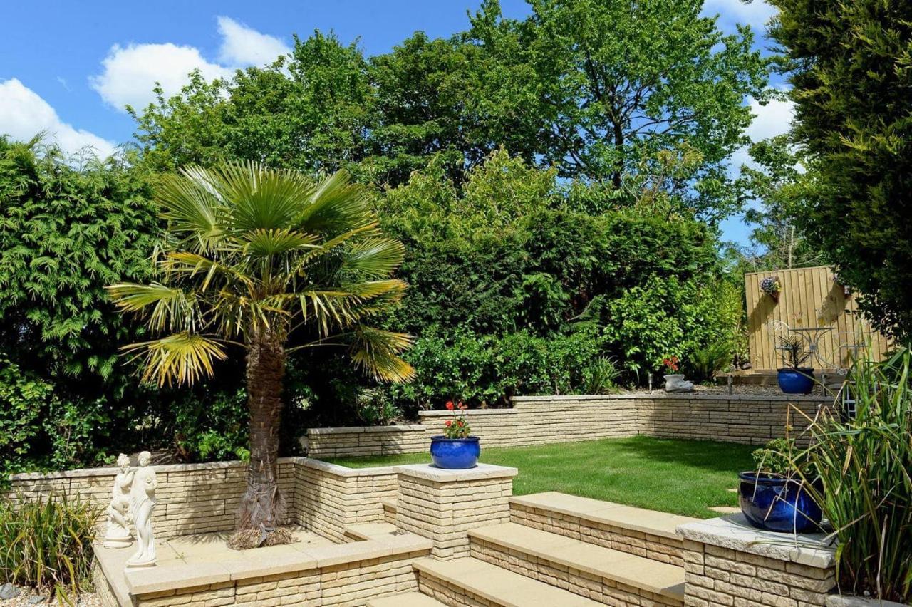 Family Bungalow With Private Pool Kilgetty Esterno foto
