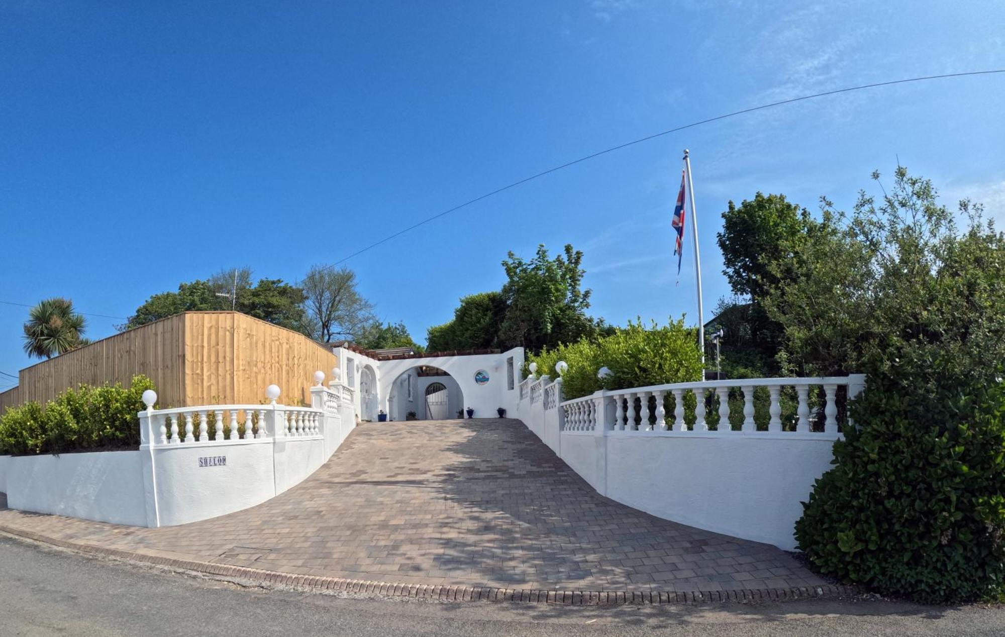 Family Bungalow With Private Pool Kilgetty Esterno foto