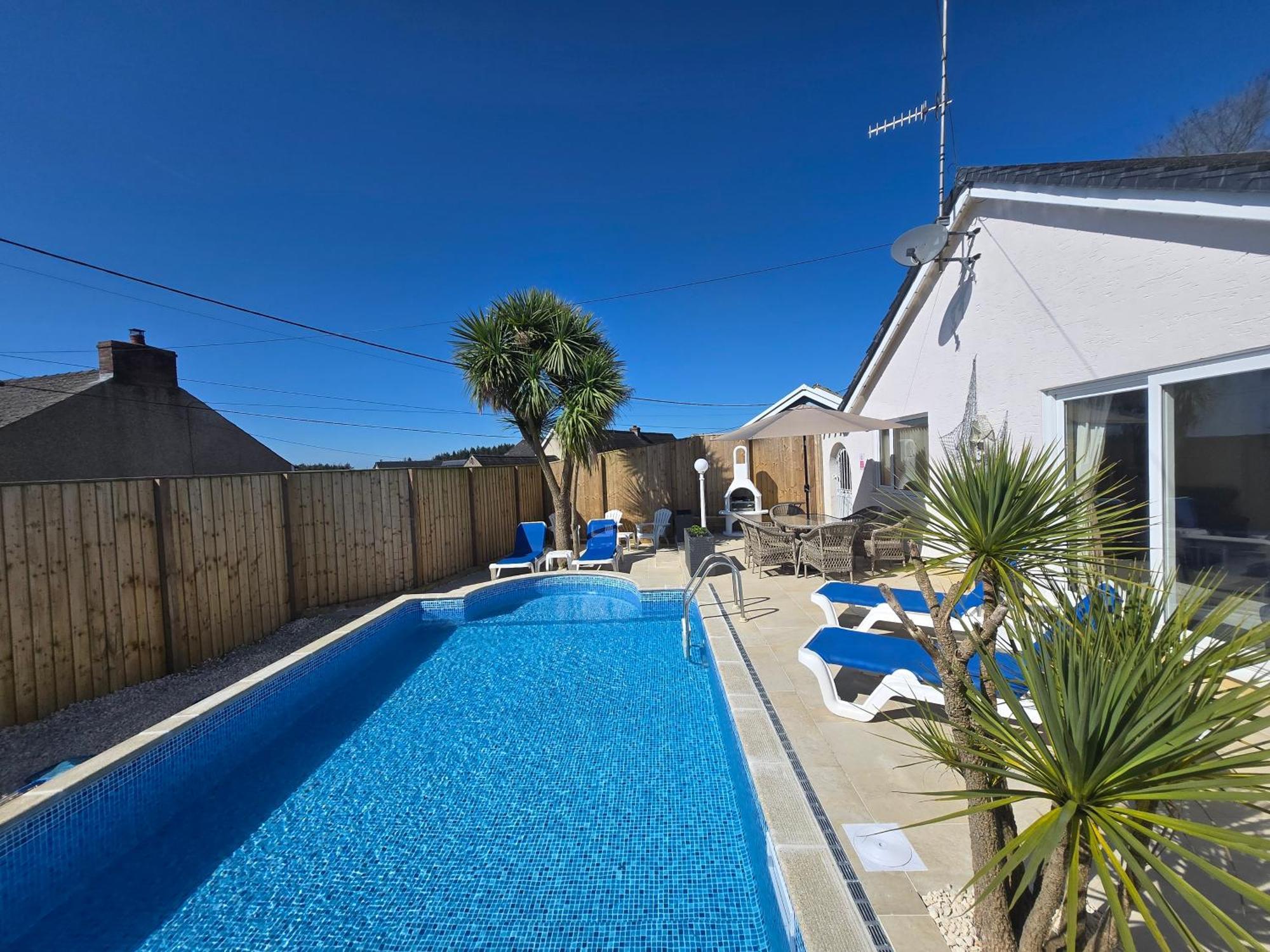 Family Bungalow With Private Pool Kilgetty Esterno foto