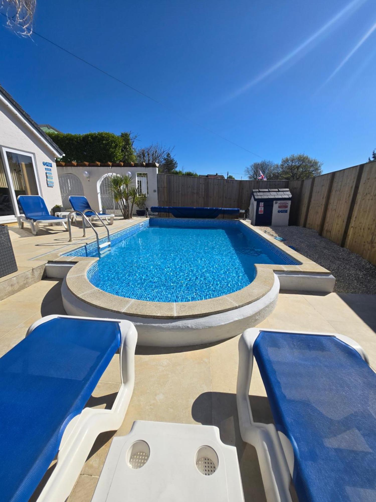 Family Bungalow With Private Pool Kilgetty Esterno foto