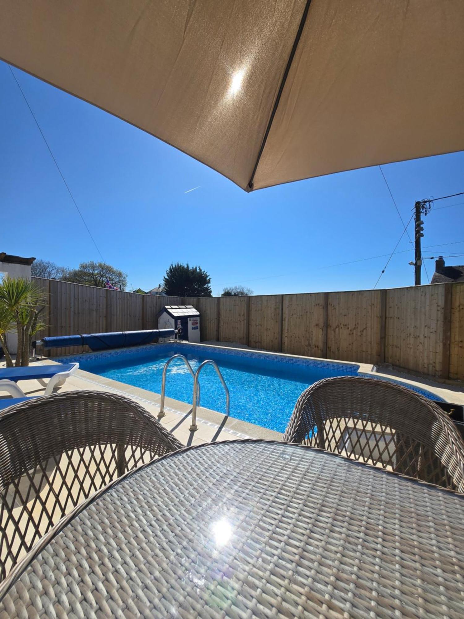 Family Bungalow With Private Pool Kilgetty Esterno foto