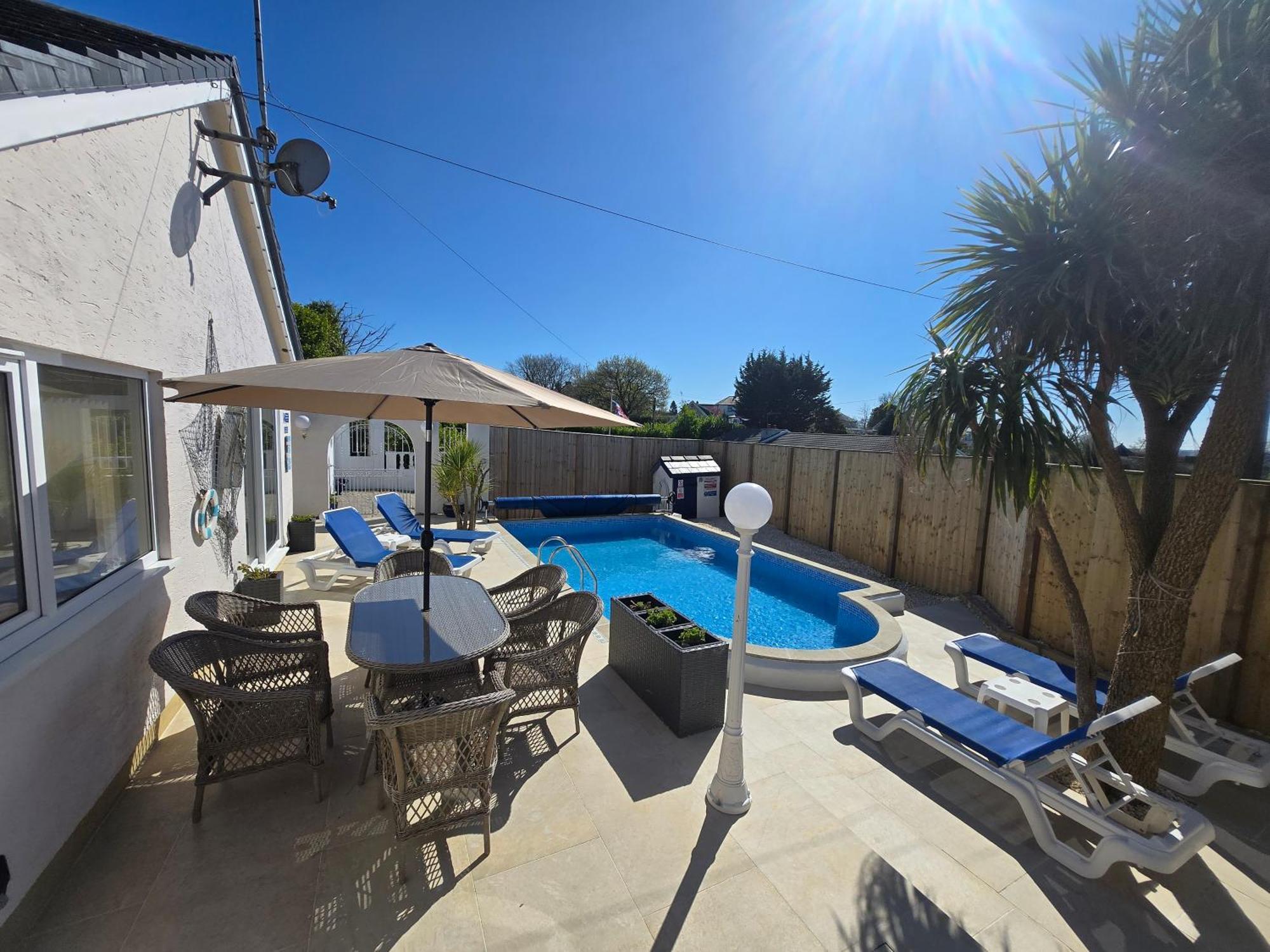 Family Bungalow With Private Pool Kilgetty Esterno foto